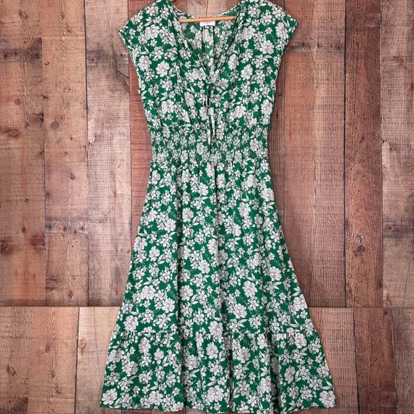 Sienna Sky Dresses & Skirts - Sienna Sky Green White Floral Smocked Waist Midi Dress Medium Boho Flowy Summer